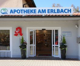 Aussenansicht der Apotheke am Erlbach