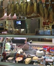 charcuteria-catering-feli-coruna-jamones-04-g.jpg