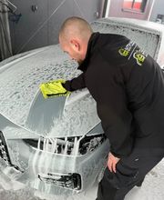 GLANZ Performance bietet schonende Auto-Handwäsche in Paderborn und Ostwestfalen-Lippe. Gründliche und lackschonende Reinigung mit hochwertigen Pflegeprodukten – für strahlenden Glanz und optimalen Schutz der Fahrzeugoberfläche.
