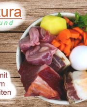 AnimalNatura steht für natürliche Tierernährung. Mit BARF- und Rohfütterung sowie gefriergetrocknetem Futter können Sie Hunde und Katzen artgerecht, gesund und individuell ernähren.