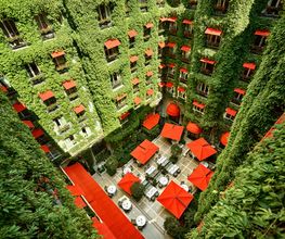 Hôtel Plaza Athénée, Paris