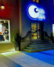 Aussenansicht Optik Millan Bahnhofstraße 40 82377 Penzberg bei Nacht