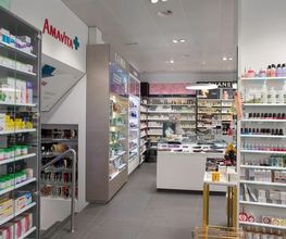 innenraum-amavita-apotheke-corviglia
