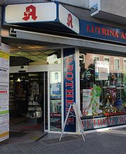 Aussenansicht der Lutrina-Apotheke