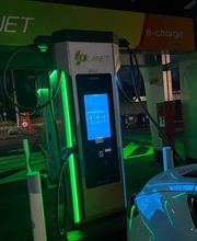 IPLANET Ricarica in sicurezza in modalità ultra fast per tutti i veicoli elettrici.