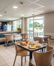 B&B HOTEL Cholet Nord image 10