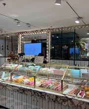 Ladurée Galeries Lafayette Gourmet image 2
