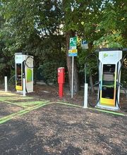 IPLANET Ricarica in sicurezza in modalità ultra fast per tutti i veicoli elettrici.