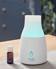Der stylische Ultrasonic Aroma Diffusor erzeugt durch Ultraschalltechnologie einen feinen Duftnebel. Für zusätzliches Flair leuchtet der Diffuser in zehn verfügbaren Farben.