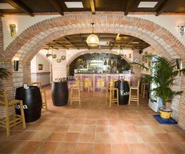 hotel-puerta-de-cazorla-zona-barra-05.jpg