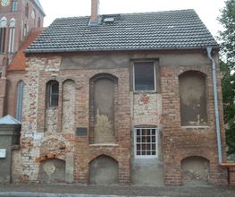 Elendhaus Pasewalk vor Sanierung.JPG