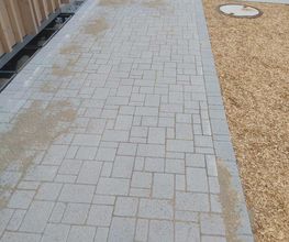 Betonpflaster wilder Verband, frisch eingesandet