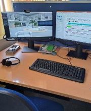 Ein PC-Arbeitsplatz mit zwei Monitoren.