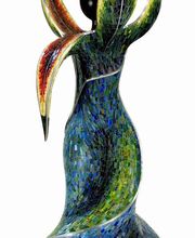 "Belladonna" heißt diese 2 m hohe Skulptur von MosaikMetalArt. Mit Edelstahl eingefasst ist diese Mosaikarbeit aus Muranoglas, Fliesenmaterial und anderen Gläsern. Idee Mosaikkünstlerin I. M. Orecher