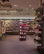 all-interno-della-farmacia-amavita-gianella