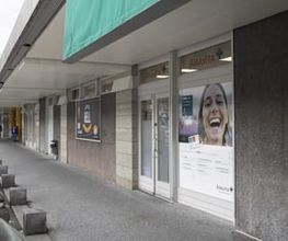 en-dehors-de-la-pharmacie-Amavita-du-Lignon