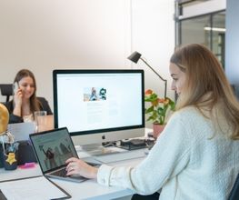 BUZZINTALENTS ist eine renommierte Influencer-Agentur aus Köln, die sich darauf spezialisiert hat, Marken und Menschen zusammenzubringen und herausragende Influencer-Kampagnen zu entwickeln. Als Full-Service Influencer Agentur platzieren wir Marken, Produkte und Botschaften in perfekte Inszenierung und erreichen damit Deinen individuellen Zielkunden: effektiv, zielorientiert und in professionellster Umsetzung.
