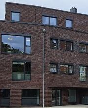 Außenansicht des Standortes, Fassade mit Backsteinen verklinkert.