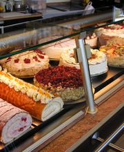 Torten aus eigener Herstellung