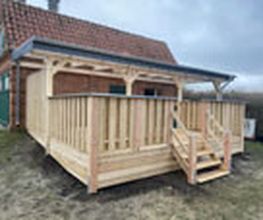 Terrasse mit Vordach