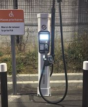 Plug Inn fast charge Station de recharge image 1