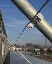 Absturzsicherung mit Seilsystem und Laufsteg