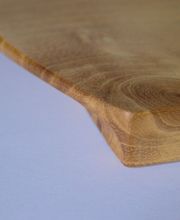 Die besondere Machart des Schneidbrettes verbindet praktische Handhabung ...