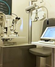Salle de vérification visuelle - Matériel ESSILOR