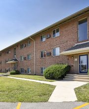 Lake Club Apartments image 1