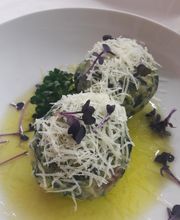 Spinatknödel mit Nussbutter und frisch geriebenem Parmesan