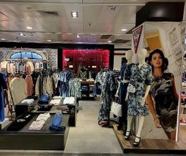 GUESS imagen 4