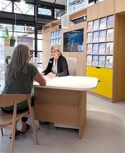 Kundenberatung im Reisebüro Lörrach