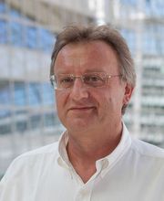 Zahnarztpraxis am Flughafen München, Thorsten Schlacht