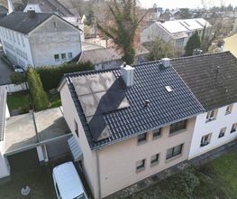 solaranlage-bruehl-ost-west-6-6kwp-drohnenfoto-perspektive.jpeg