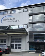 An der Aawasserstrasse in Oberdorf befindet sich unser Pneuhaus-Betrieb. Unter dem Dach der Leo Schallberger AG gibts viel Fachkompetenz rund um Fahrzeuge. Landwirtschaftsfahrzeuge, Nutzfahrzeuge, Kleingeräte und dazu immer die passenden Reifen.