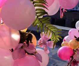 Ballons Rosa mit Blumen