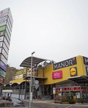 fuori-dalla-farmacia-amavita-centro-breggia