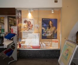fenster-amavita-apotheke-murten