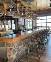 Dukes Bar & Grille West image 3