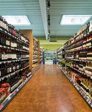 etränke
Unsere 450 qm große Getränkeabteilung ist so Premium wie unser Bier. Barre-Bräu und würziges Herforder sind feinherbe Heimatliebe in flüssiger Form.
Vielleicht die schönste Art, die Sonne zu genießen: unsere Wein-Auslese. Entdecken Sie die Sonnenseiten der beliebtesten Anbaugebiete Deutschlands, dazu Weine aus Frankreich, Spanien, Italien oder Übersee.