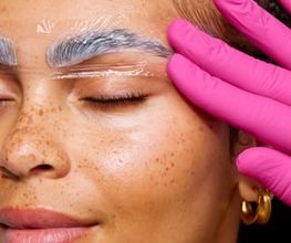 ¡Descubre el laminado de cejas y luce espectacular! Cejas impecables y llenas de estilo. ¡Te encantará el resultado!