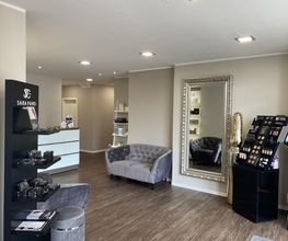 Eingangsbereich Sara Pavo Cosmetics Essen.
