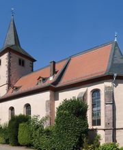 Die Kirche von Offenthal, dem östlichsten Stadtteil von Dreieich, liegt in der Ortsmitte. Die über 600 Jahre alte Kirche mit dem umgebenden Kirchgarten prägen den historischen Ortskern. Nach einer mündlichen Überlieferung wurde die Kirche um das Jahr 1400 von Anna von Falkenstein gestiftet. Sie wurde um 1540 evangelisch.