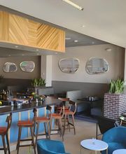 Renny's Bar & Grill image 4