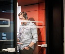Ströer Online Marketing Kollegen am Arbeitsplatz