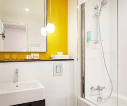 B&B HOTEL Paris 17 Batignolles image 3