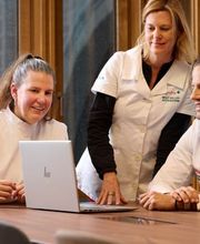 Pharmaassistentinnen-amavita-bahnhof-apotheke-zurich