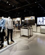 Calvin Klein Outlet image 4