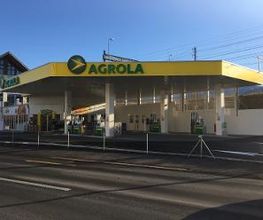 AGROLA Tankstelle in Spiez mit TopShop, überdacht mit mehreren Tanksäulen