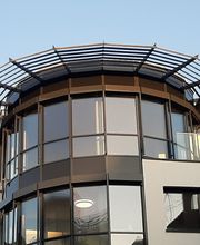 auskragender Sonnenschutz